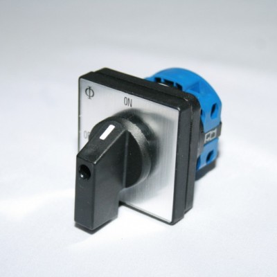 ISOLATOR HỘP KIM LOẠI IP40